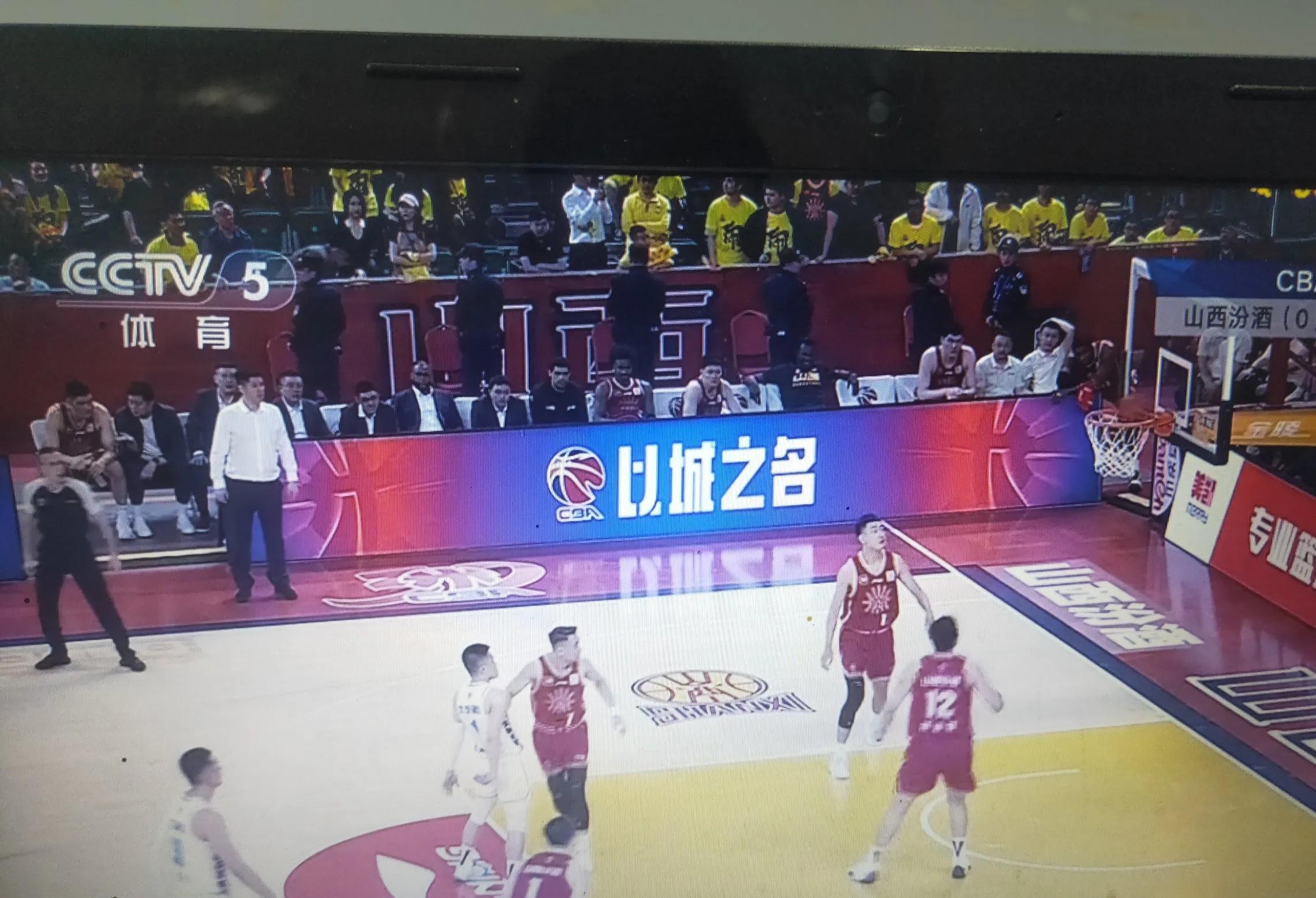 九游官网-主力球员伤退，球队备战之路陡生波折