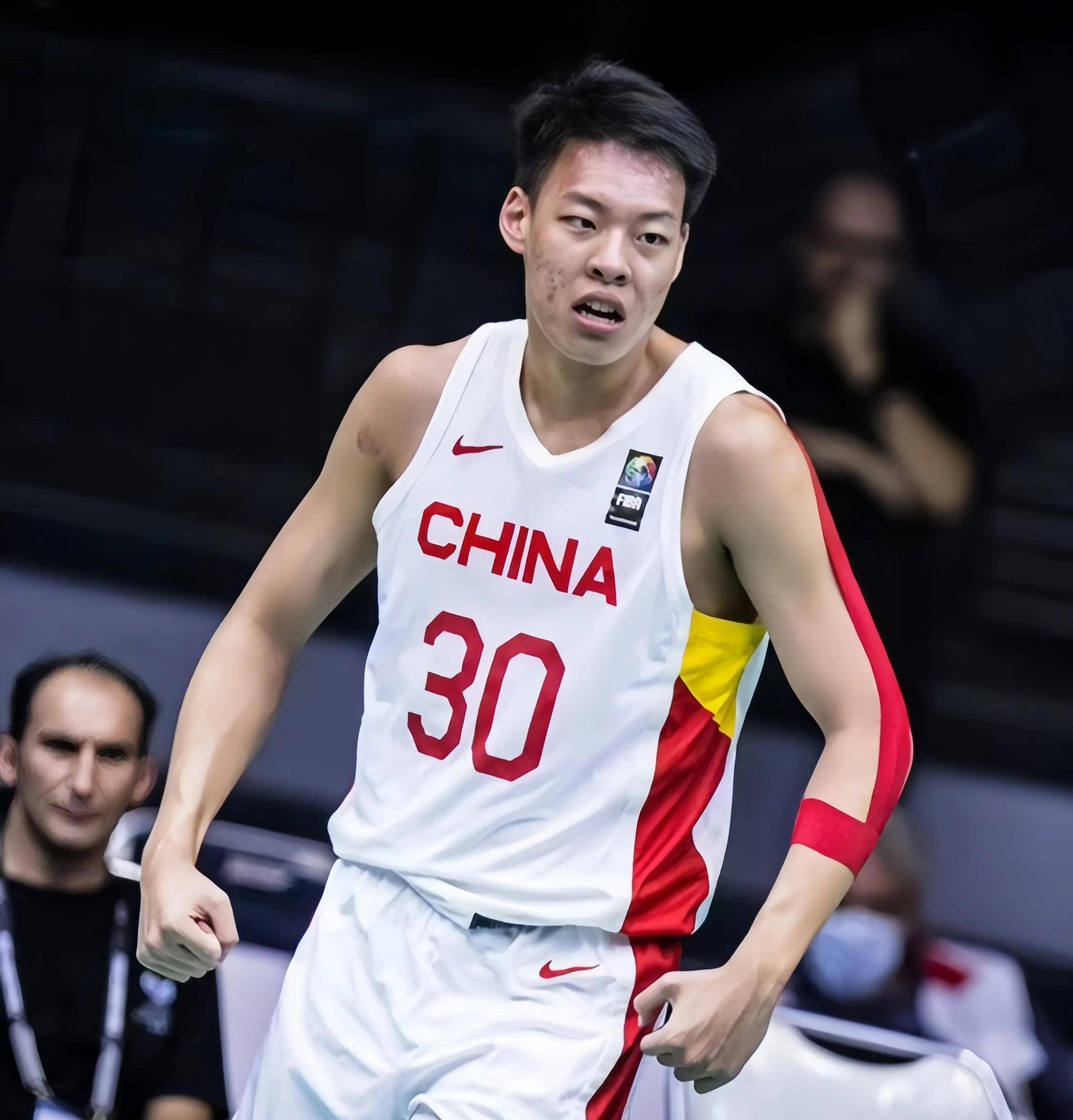九游中国-国内球员在CBA联赛中崭露头角，展现实力