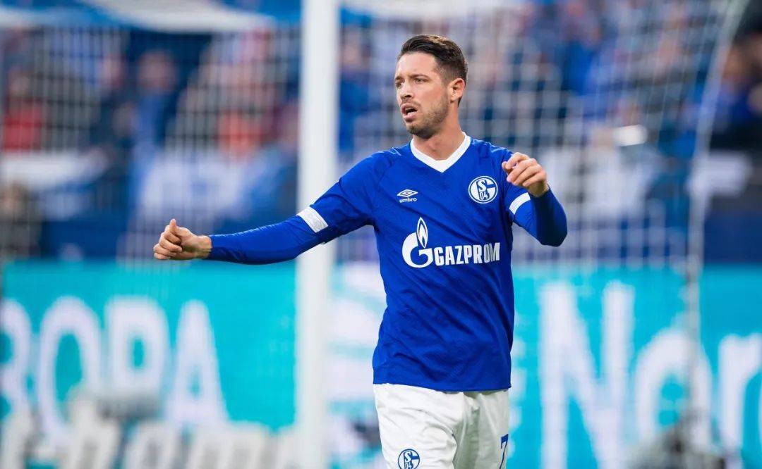 包含柏林赫塔客场苦战平局，排名暂时保持的词条