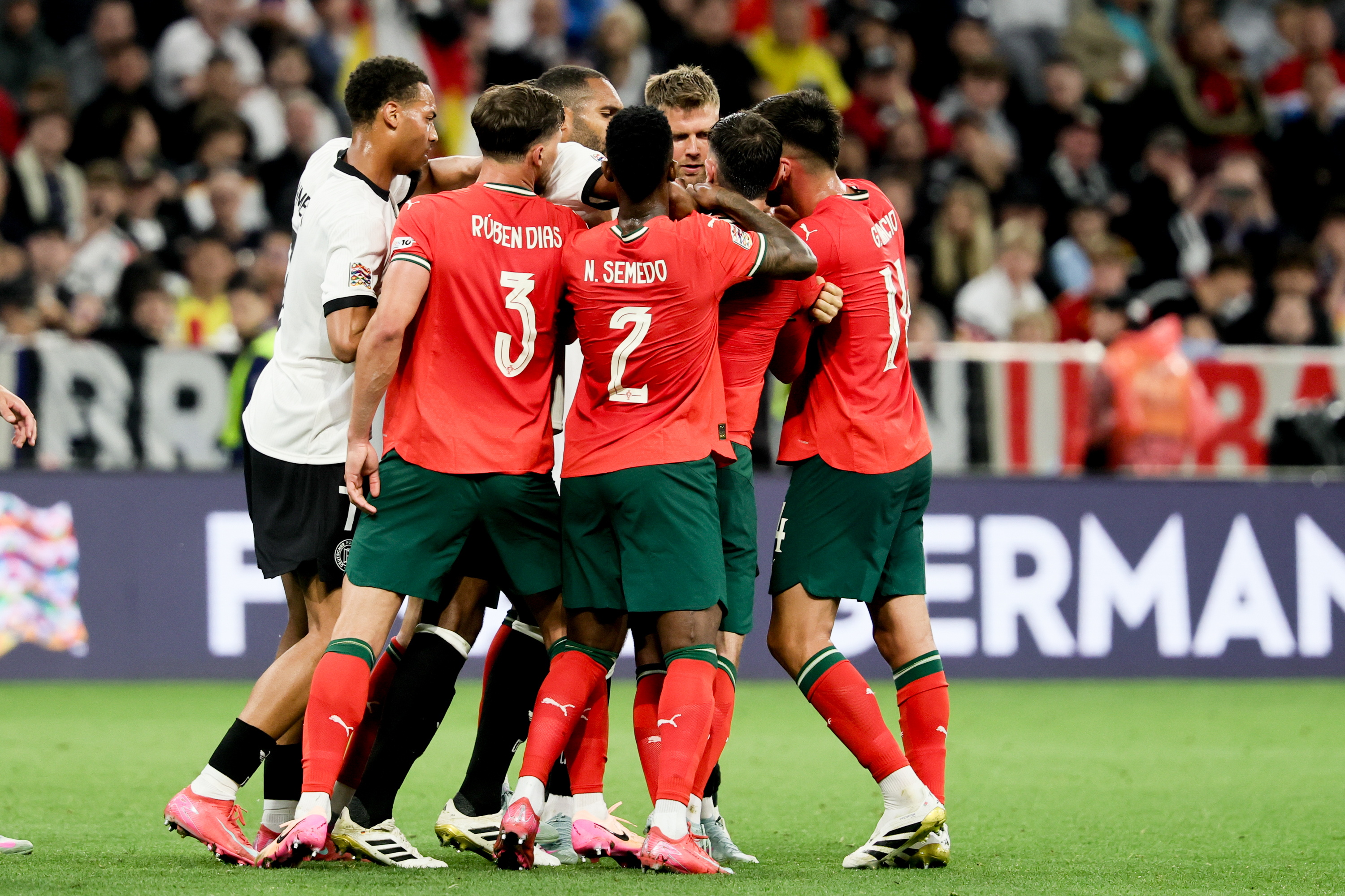 葡萄牙集体发威，欧洲预选赛晋级在望的简单介绍