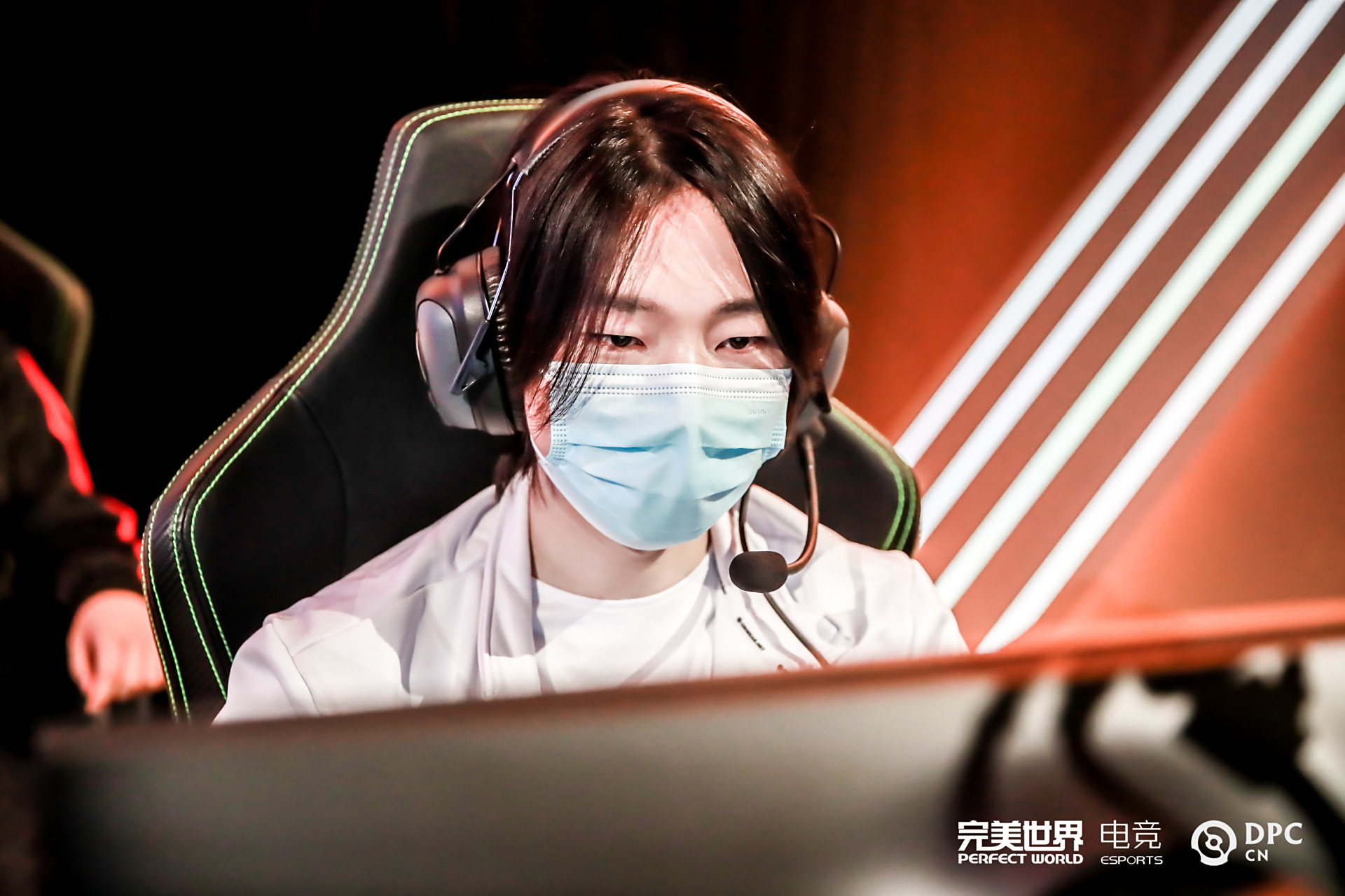 PSG轻取LGD，Viper极限生还后反打峡谷大战半决赛，锁定晋级资格