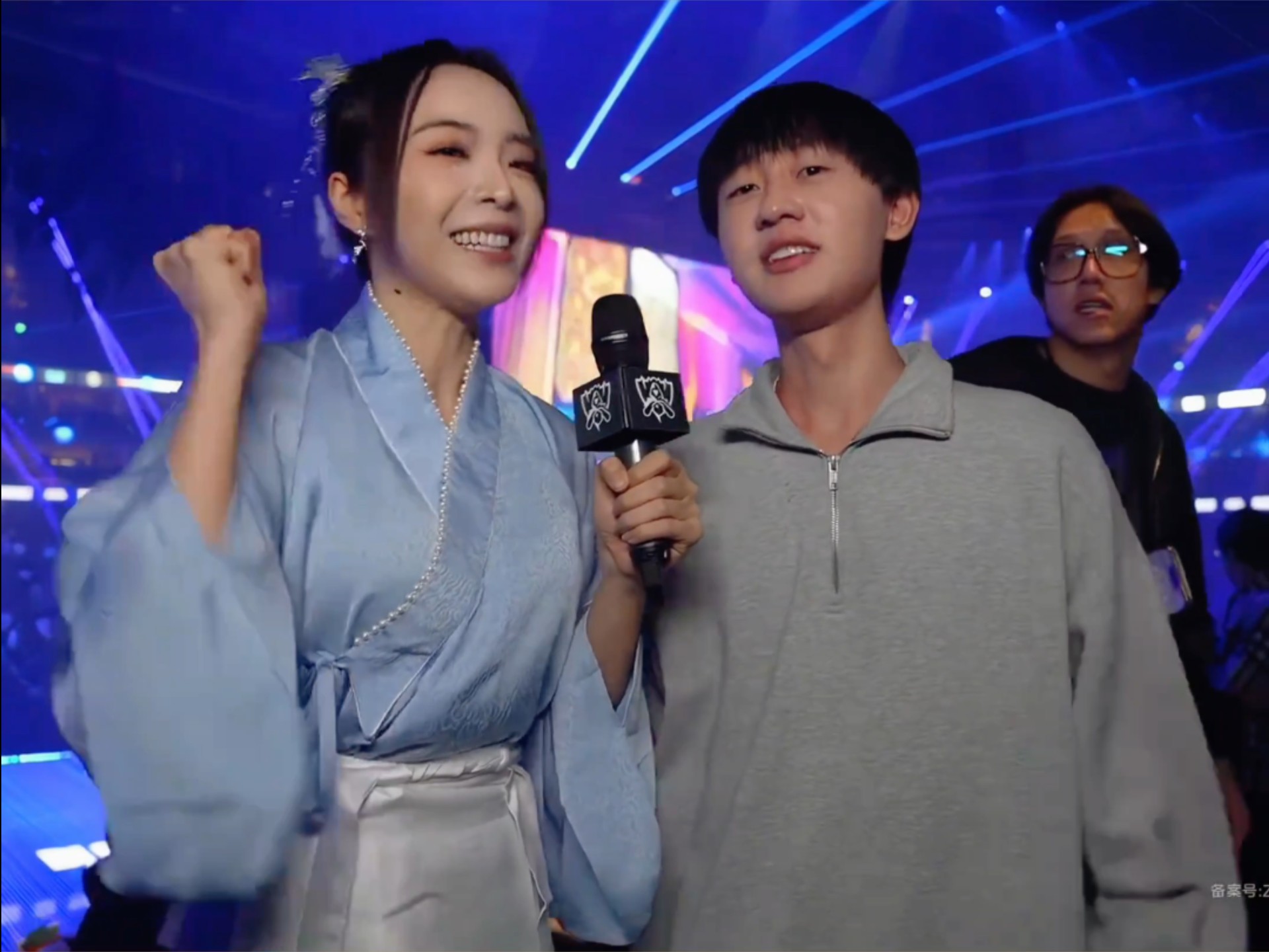 九游娱乐官方-包含BLG险胜T1,Elk极限生还后反打峡谷大战成都决赛之夜,强势挺进下一轮的词条