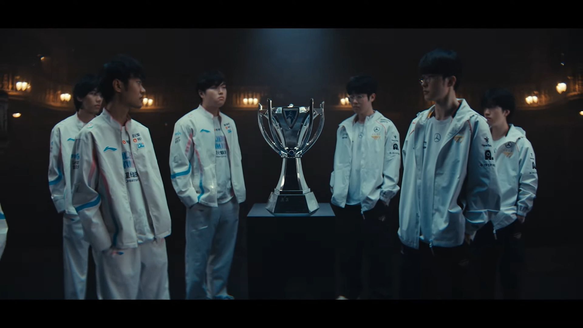 包含BLG险胜T1，Elk极限生还后反打峡谷大战成都决赛之夜，强势挺进下一轮的词条