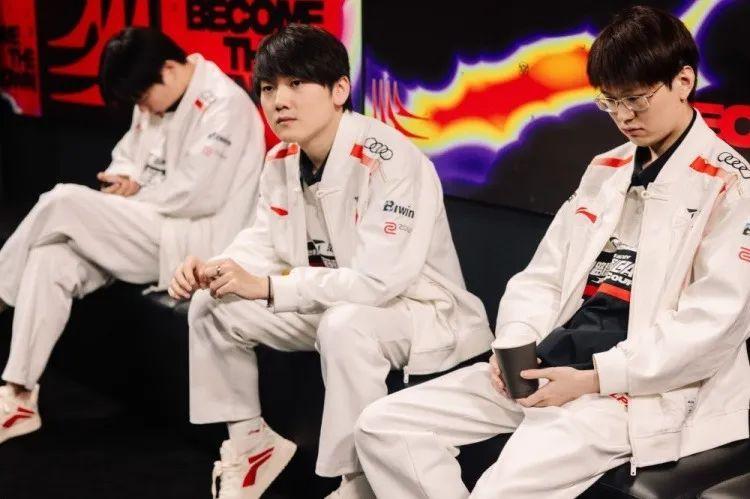 HLE碾压EDG，Crisp操刀奇招英雄翻盘峡谷大战四强赛，锁定晋级资格