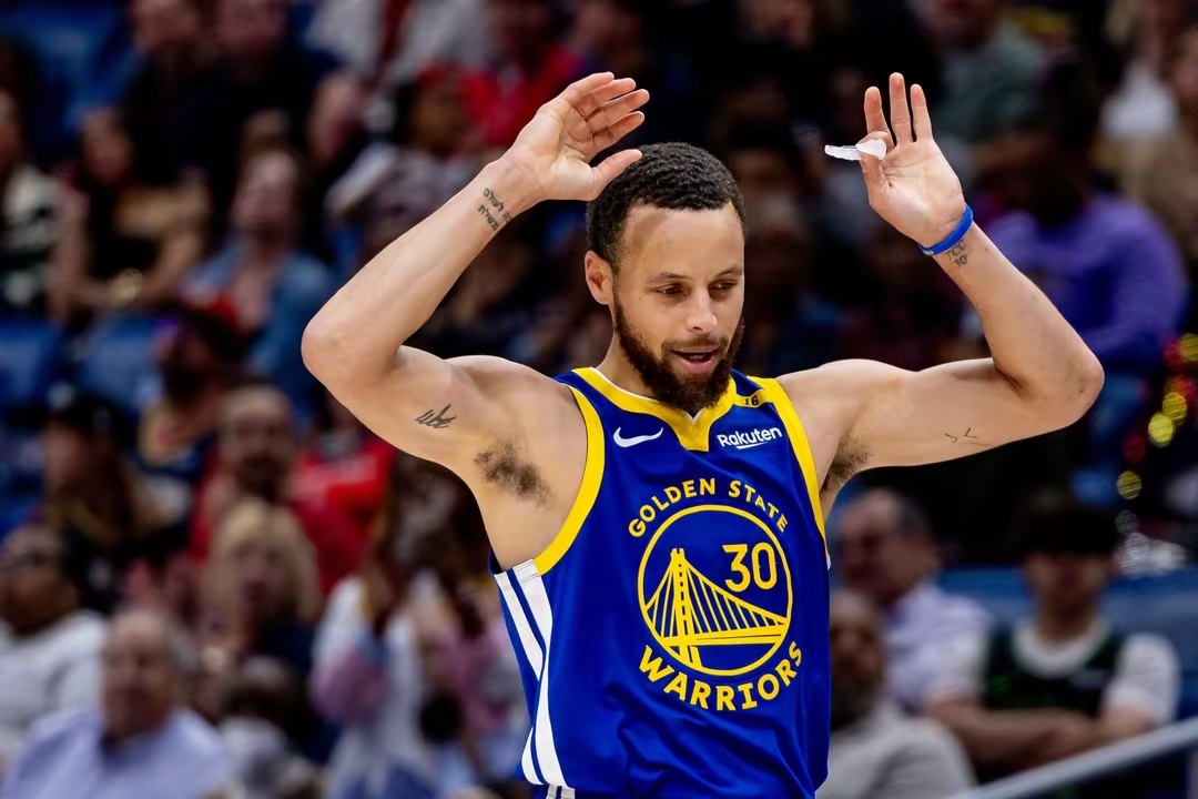 勇士主场击败湖人,库里狂砍40分 勇士主场击败湖人,库里狂砍40分