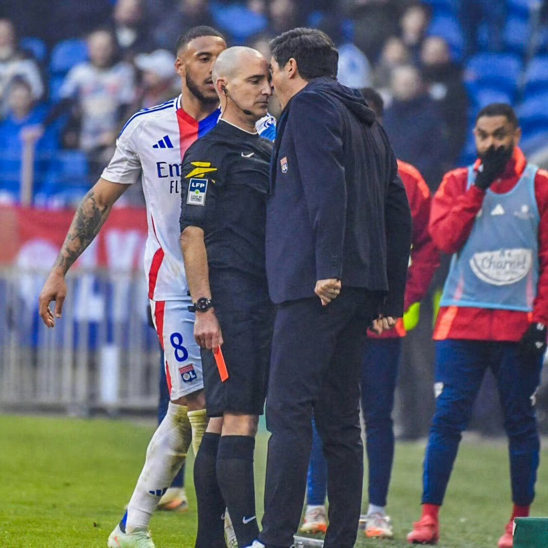 里昂官宣新帅上任,法甲球队迎来变革 里昂官宣新帅上任,法甲球队迎来变革