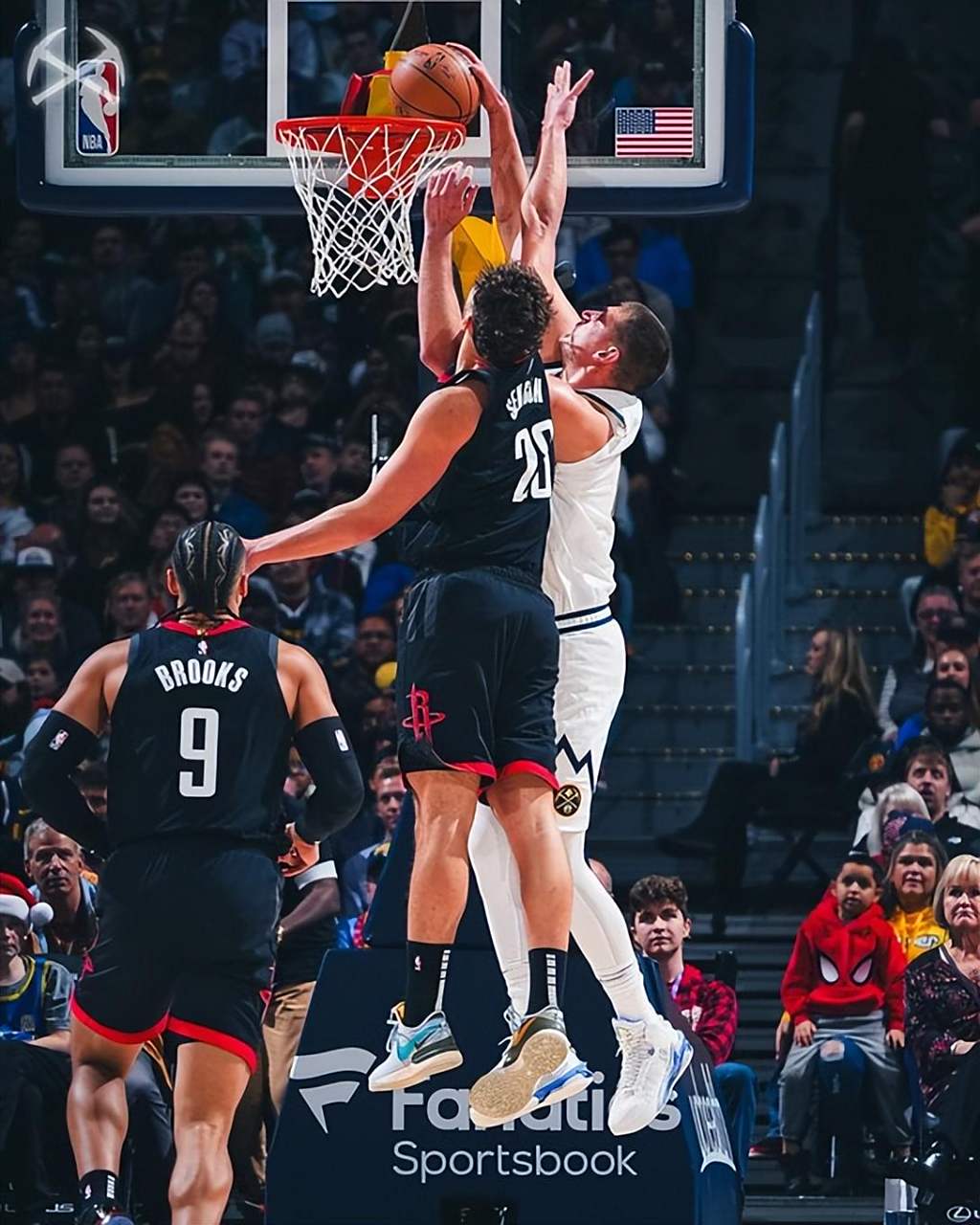 九游娱乐首页-火箭不敌掘金，约基奇三分成就绝杀