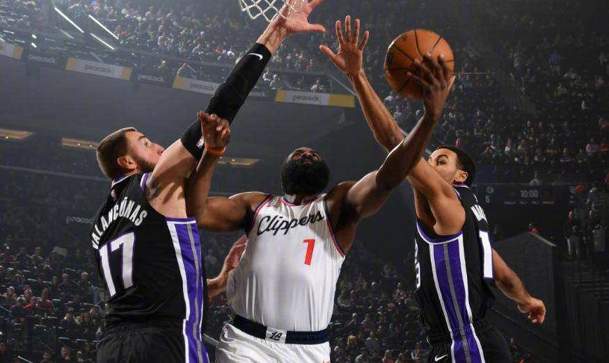 快船队力克鹈鹕队,取得胜利 快船队力克鹈鹕队,取得胜利