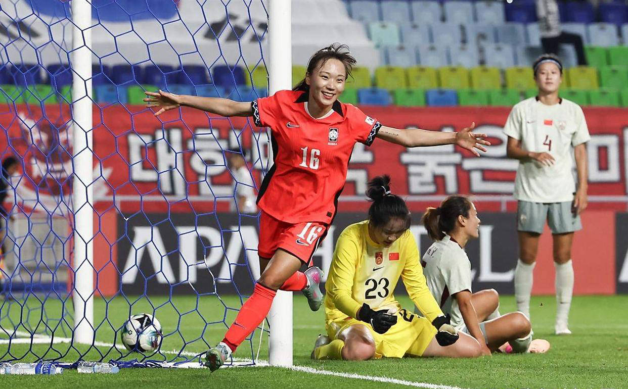 九游娱乐官方-中国女足比赛的背后,有着球员们坚强执着的努力和拼搏