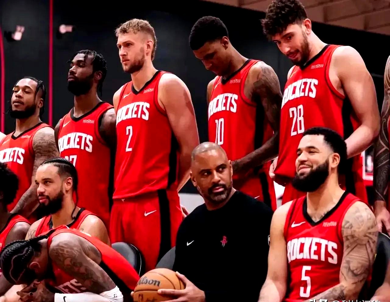 NBA西部半决赛战火箭队比赛令人期待，双方实力强弱对比尚待观察