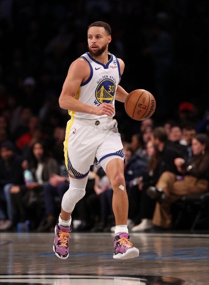 新疆队力克北京队,库里点燃赛场的简单介绍 新疆队力克北京队,库里点燃赛场的简单介绍