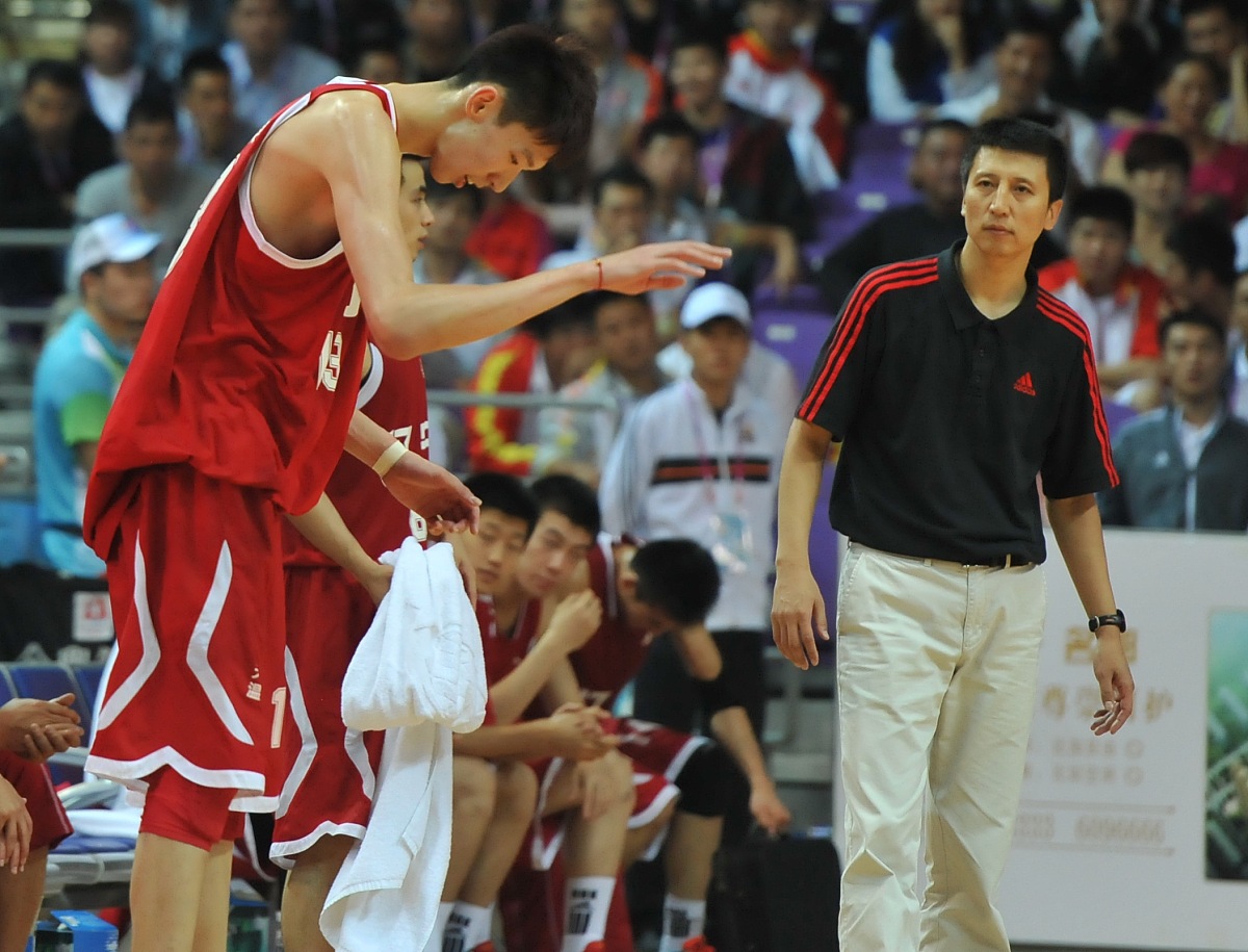 九游游戏-上海队险胜青岛队，周琦关键制胜