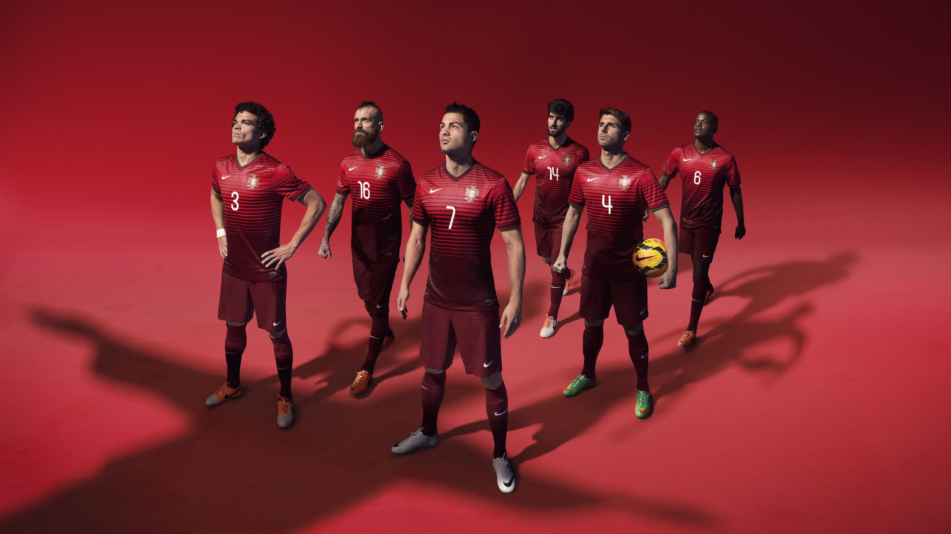 指尖乒乓点燃绿茵火种，王皓降维一击，日本队横扫葡萄牙的背后隐喻